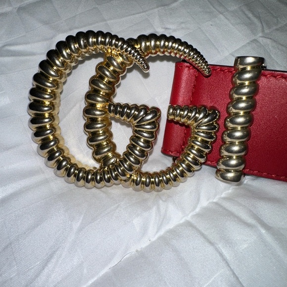 Authentic Gucci Red Leather GG belt with horn details , Gold Buckle, Torchon, 80 - Picture 7 of 10